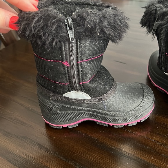 Size 6 toddler girl winter boots - Picture 3 of 4
